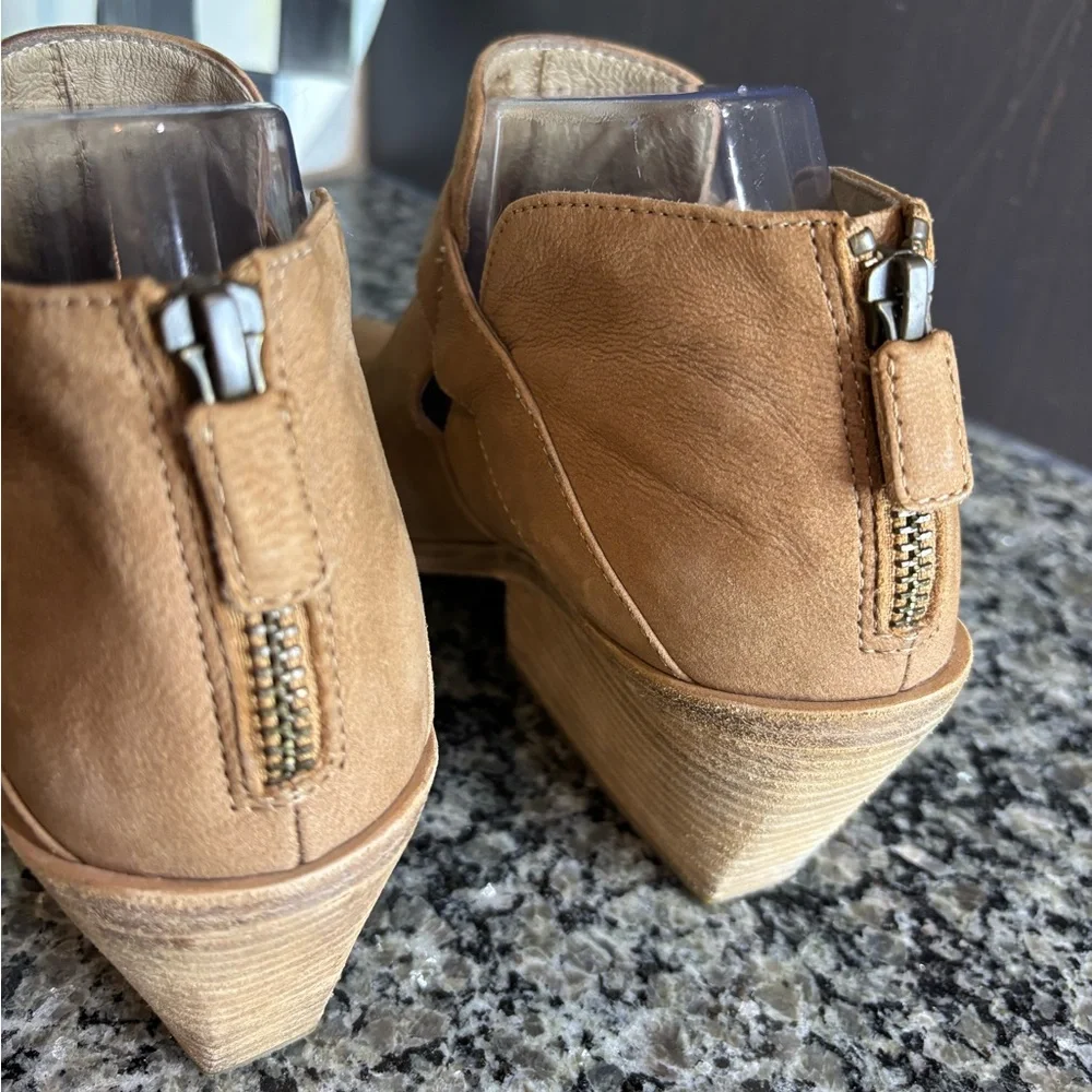 Eileen Fisher Ives Tan Tumbled Nubuck Stacked Heel Booties Size 8